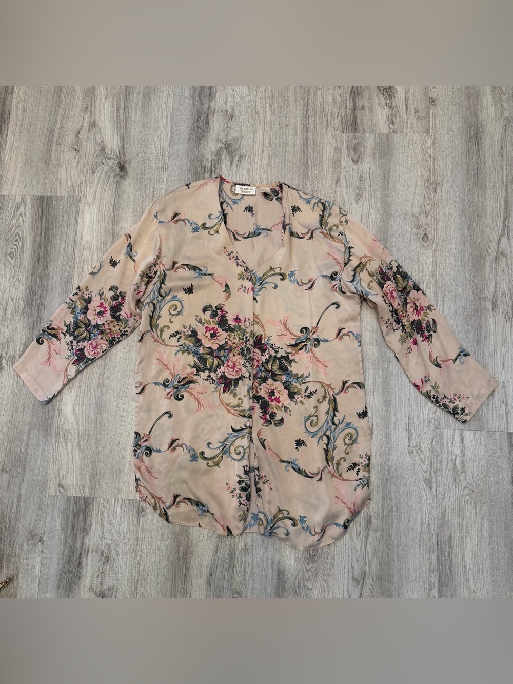 Vintage Victoria’s Secret Gold Label 100% Silk Floral‎ Blouse M/L
